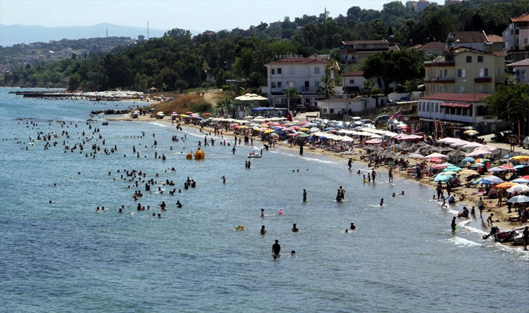 Mutlu insanların kenti, deniziyle tatilcileri de mutlu ediyor