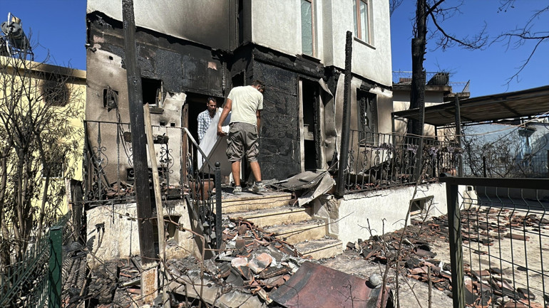 Son dakika... İzmir, Manisa ve Antalyada orman yangını 3 kişi gözaltına alındı
