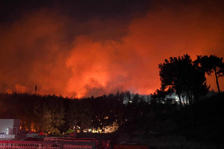 Son dakika... İzmir, Manisa ve Antalyada orman yangını 3 kişi gözaltına alındı