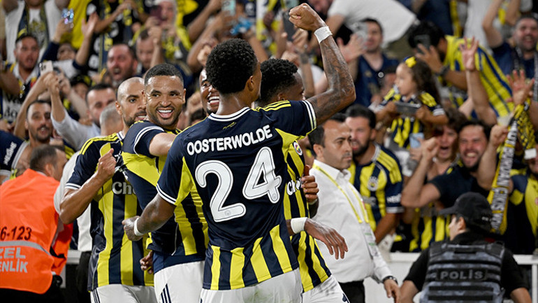 Fenerbahçenin Feyenoord zaferini Hürriyet yazarları değerlendirdi: Olağanüstü özgüven Fizik gücü ve coşkusuyla ezdi