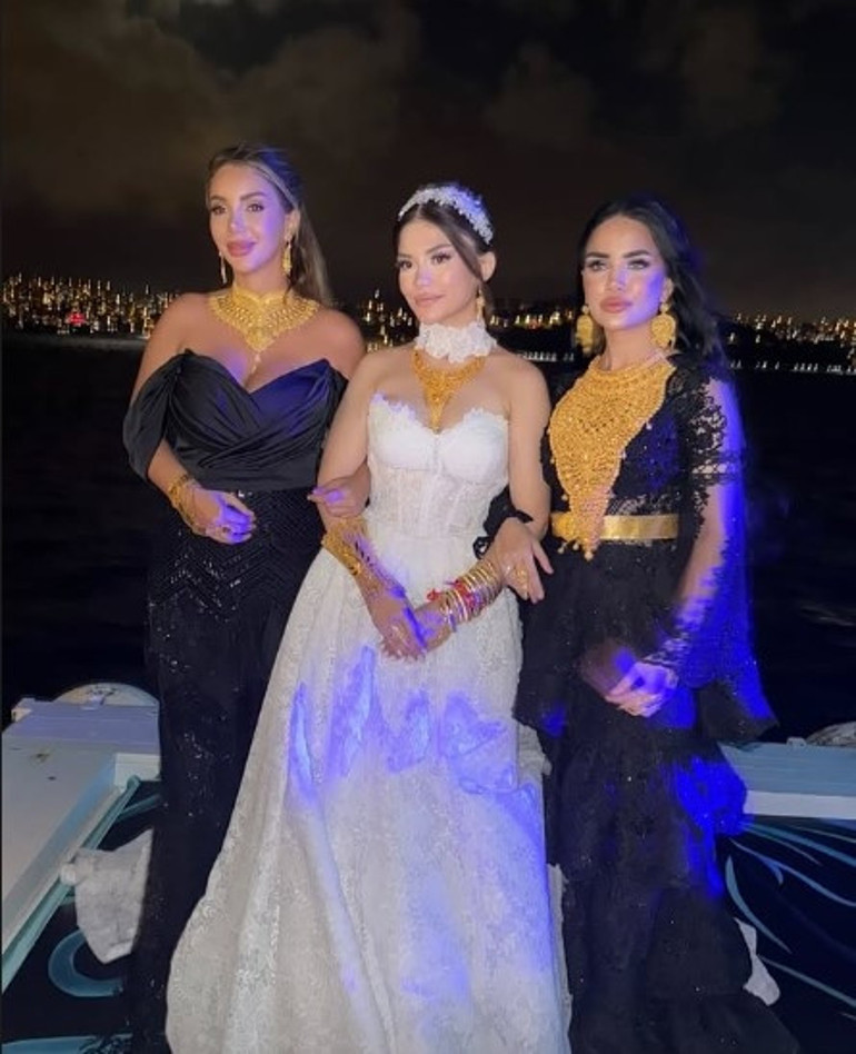 Ünlü şarkıcı Boğazda evlendi... İrem Derici davetli olarak gittiği düğünde evlilik teklifi aldı