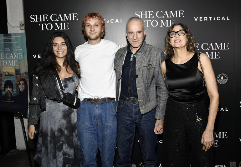 Yeni filmden ilk kare geldi… Emeklilikten oğlu uğruna vazgeçti