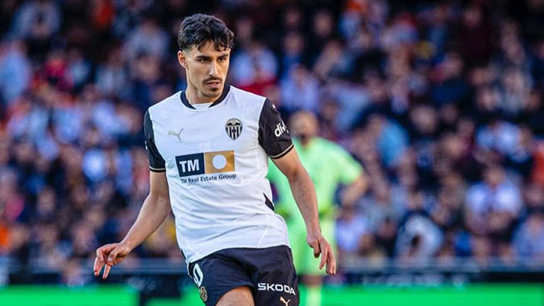 Sürpriz transfer hamlesi Emre Mor ezeli rakibin radarında