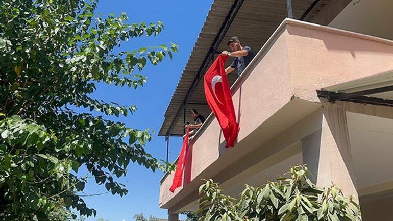 Son dakika... Mersin ve Hatayda ormanlık alanda yangın çıktı Yerleşim alanları tahliye ediliyor, alevlerle mücadele sürüyor...