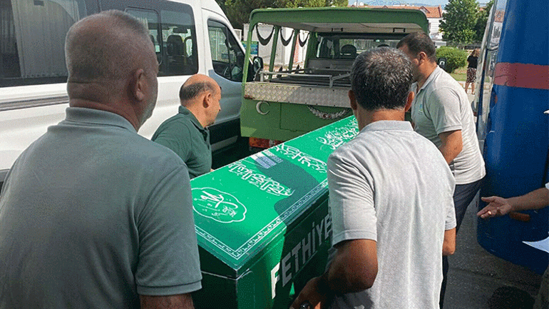 Alkollü sürücü önce çarptı sonra kaçmaya çalışırken üzerinden geçti... İngiliz turist bir hafta sonra hayatını kaybetti