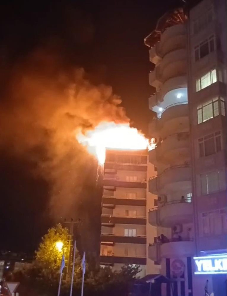 Gaziantepte 7 katlı binada yangın paniği