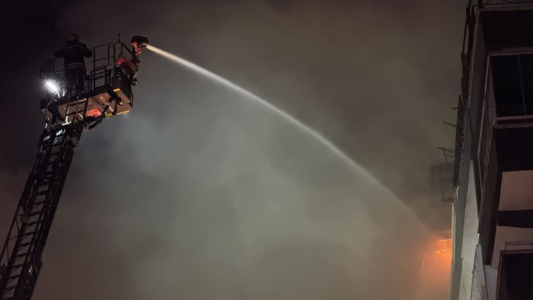 Gaziantepte 7 katlı binada yangın paniği