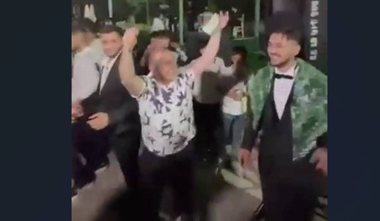 Düğünde damada sıra dışı takı: Davetliler şaşkına döndü