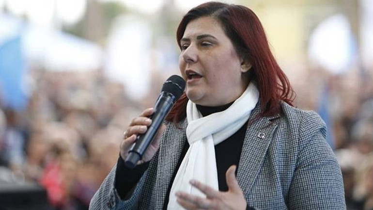 Son dakika... CHPden istifa eden Özlem Çerçioğlu, AK Partiye katıldı Alnım ak, başım dik