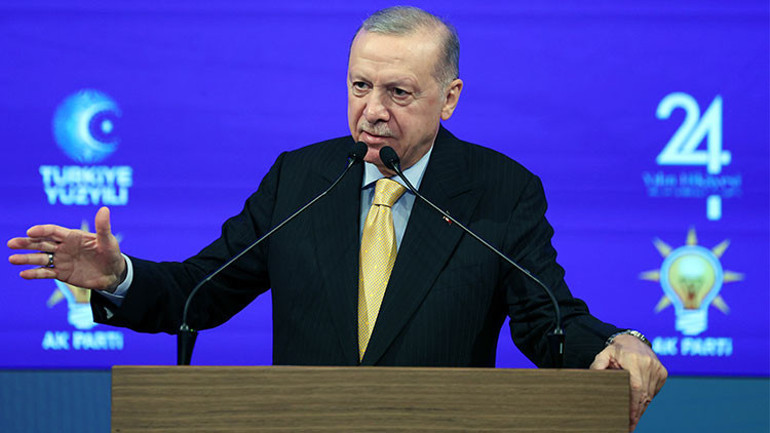 Son dakika haberler: Cumhurbaşkanı Erdoğan rozetlerini taktı... İşte AK Partiye katılan yeni isimler