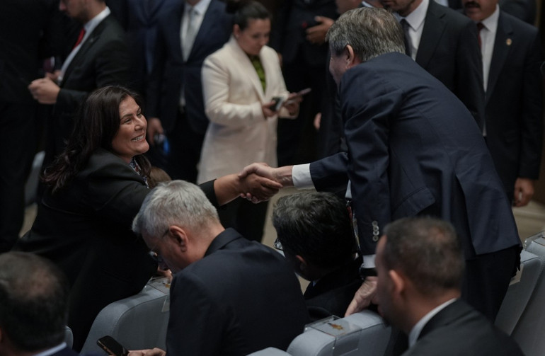 Son dakika... CHPden istifa eden Özlem Çerçioğlu, AK Partiye katıldı