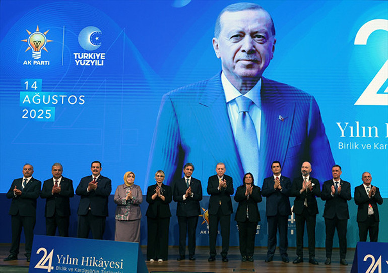 Son dakika... CHPden istifa eden Özlem Çerçioğlu, AK Partiye katıldı Alnım ak, başım dik