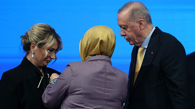Son dakika haberler: Cumhurbaşkanı Erdoğan rozetlerini taktı... İşte AK Partiye katılan yeni isimler