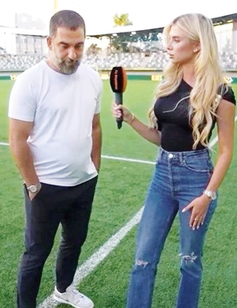 Arda Turandan temassız sarılma
