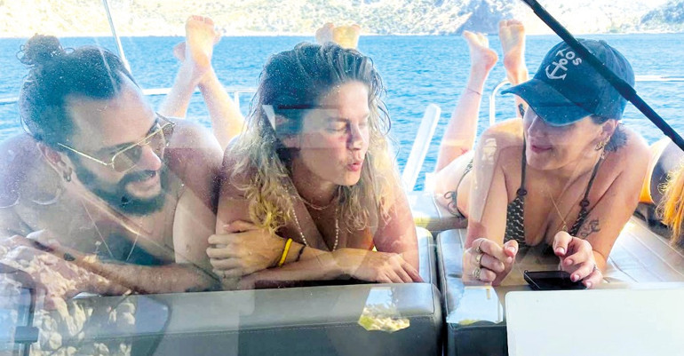 Ünlü oyuncu çocukluk aşkı ile evleniyor... Ankara’da bekârlığa veda