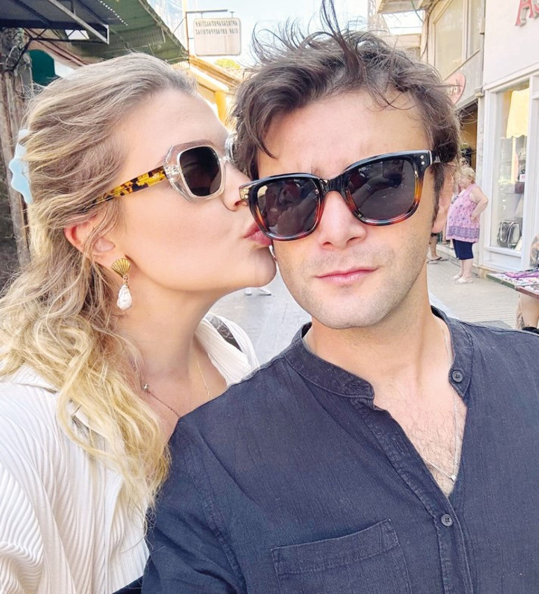 Ünlü oyuncu çocukluk aşkı ile evleniyor... Ankara’da bekârlığa veda