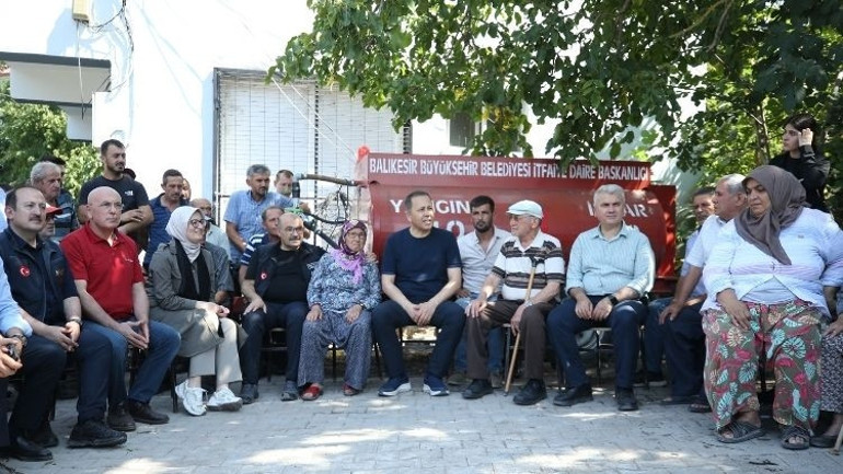 Bakan Yerlikaya, depremzede aileleri ziyaret etti