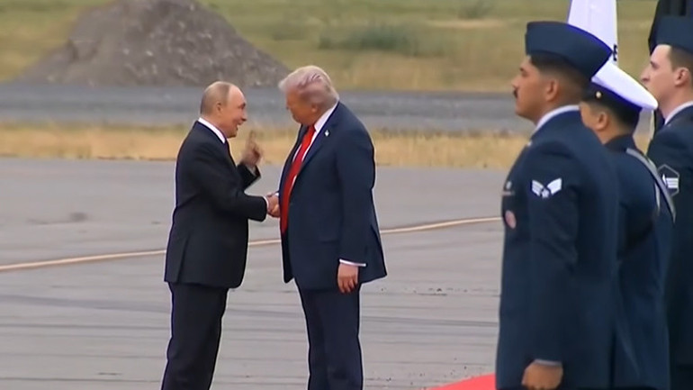 Son dakika haberi... Trump - Putin zirvesi başladı... İşte ilk görüntüler