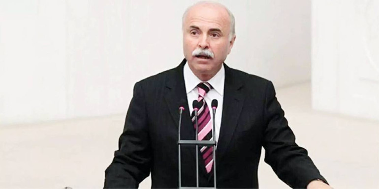 Otomobilin çarptığı eski vekil hayatını kaybetti