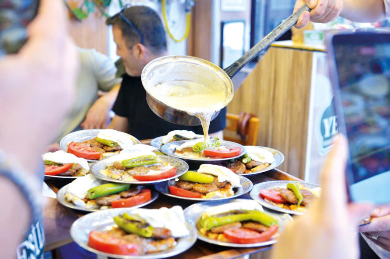 Gastronomi kazanında kaynayanlar