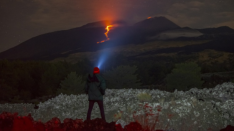 İtalyanın Etna Yanardağı aktif hale geldi