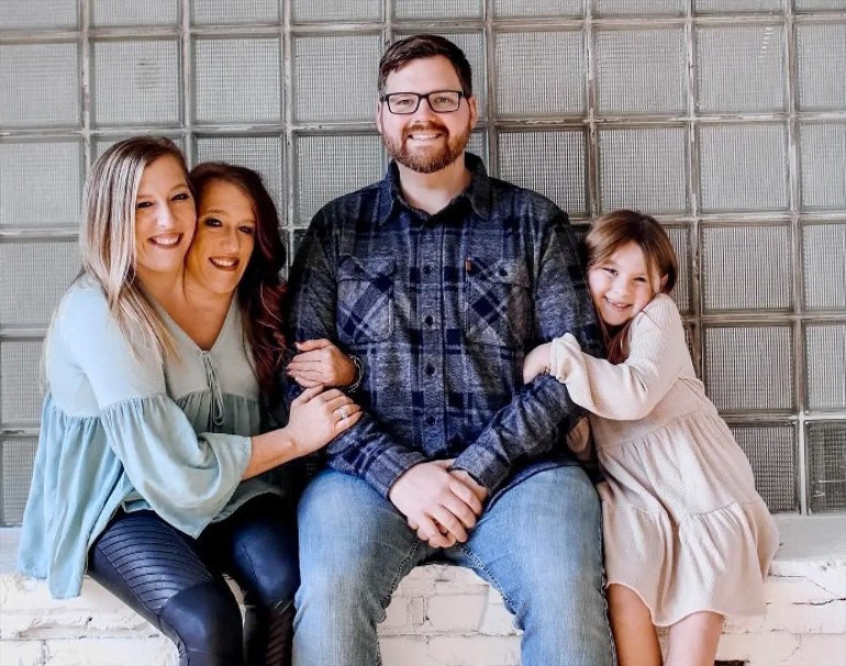 Doktorlar ‘Yaşamaları imkansız’ demişti… 35 yaşındaki yapışık ikizlerin çocuğu oldu