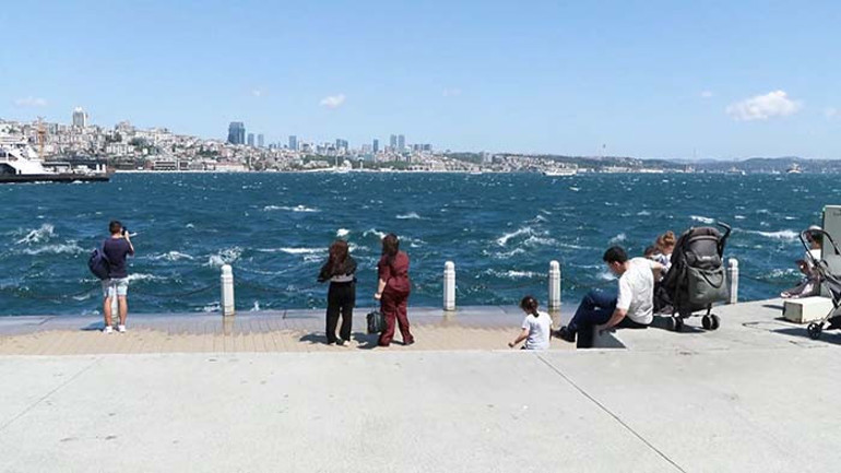 Kuvvetli fırtına devam ediyor Meteoroloji 13 kentte alarm verdi | Gök gürültülü sağanak geliyor