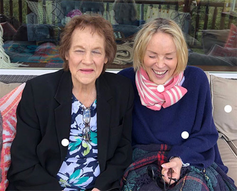 Servet, şan ve şöhret yaralarını bir türlü saramıyor... Karanlık geçmişi ünlü yıldızın peşinde... Büyükbabam şiddet uygulayan tacizcinin biriydi