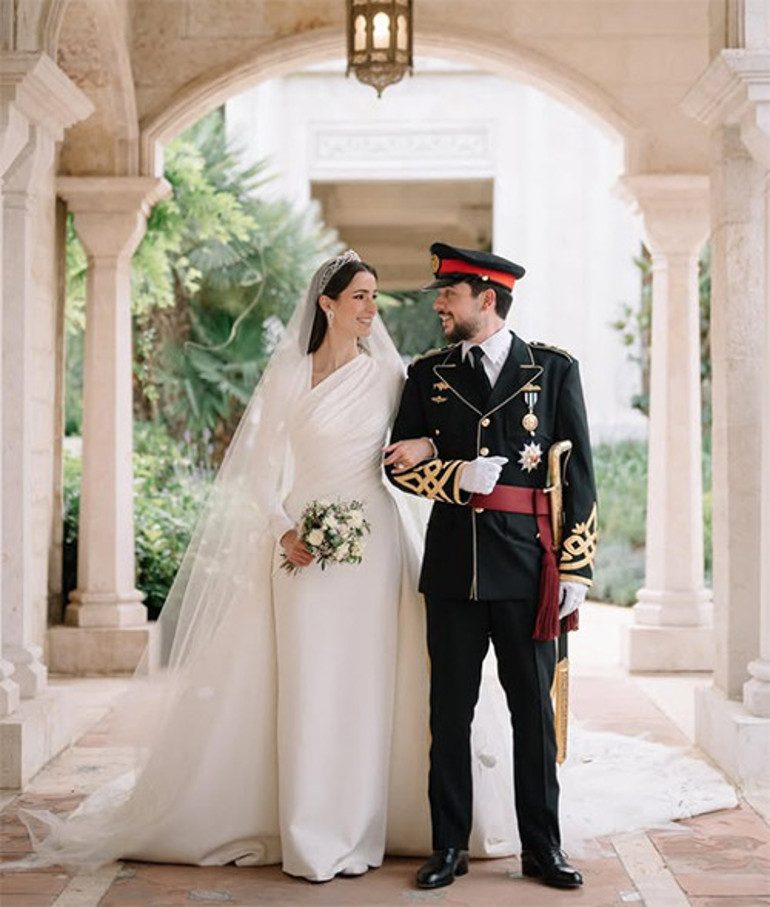 Elini bile tutmuyor, mecburi evlilik diyorlardı... İki yıl geçti, aile büyüdü... Kötü sözlere inat birbirlerine baktıkça ikisinin de yüzünde güller açtı