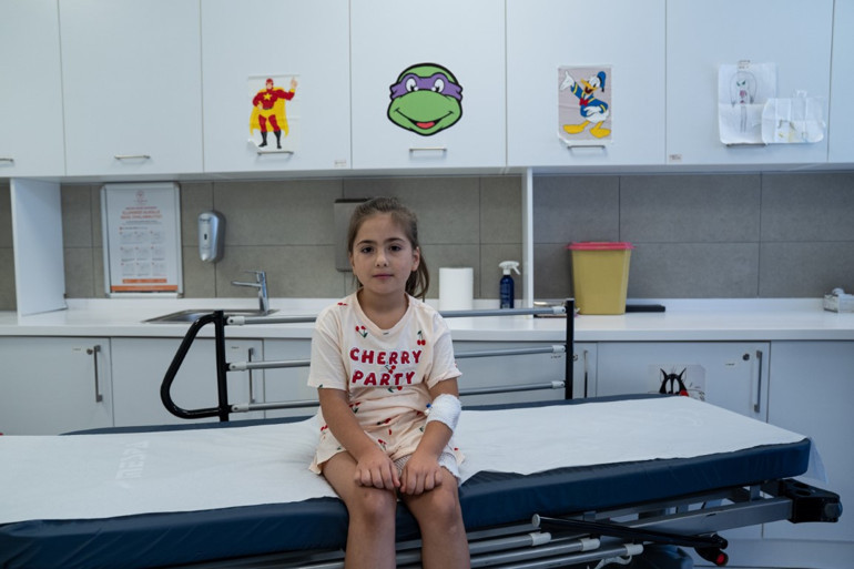 Gelin ve damadın ilk dansında facia | Küçük Elifin üzerine döküldü; 7 ayrı operasyon geçirdi