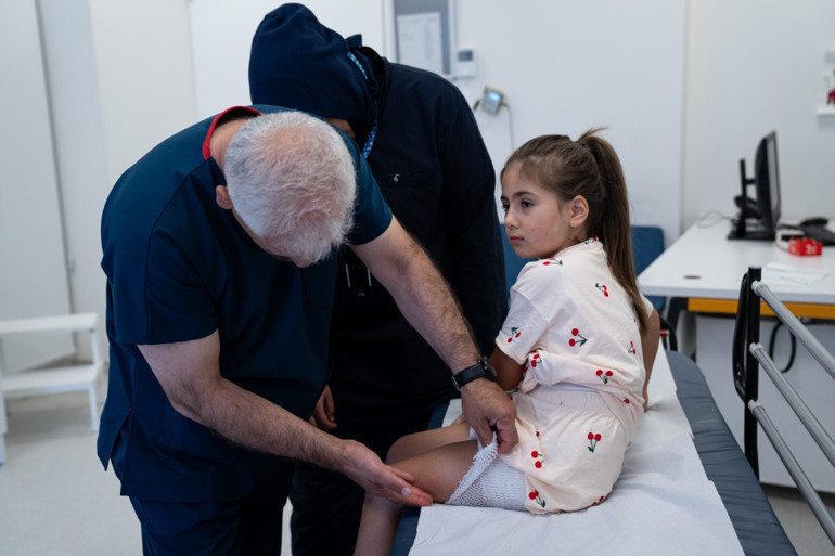 Gelin ve damadın ilk dansında facia | Küçük Elifin üzerine döküldü; 7 ayrı operasyon geçirdi