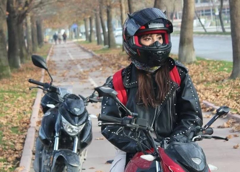 Kullandığı motosiklet devrildi, genç kız hayatını kaybetti