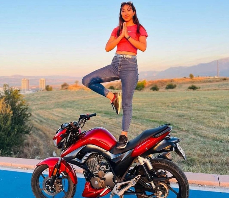 Kullandığı motosiklet devrildi, genç kız hayatını kaybetti