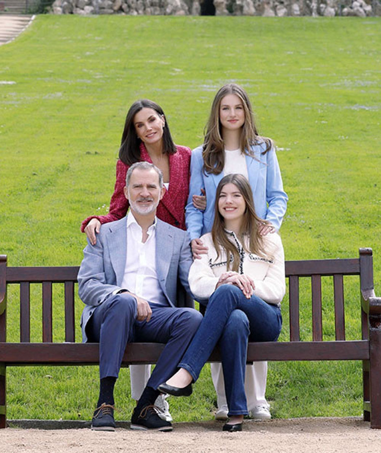 Ailesi Olmaz olsun böyle gelin demişti... Ya o, ya hiç kimse diye isyan etti... Dört çocuğunun annesine bakarken hala aşkından gözleri doluyor