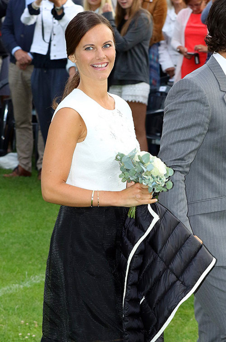 Ailesi Olmaz olsun böyle gelin demişti... Ya o, ya hiç kimse diye isyan etti... Dört çocuğunun annesine bakarken hala aşkından gözleri doluyor