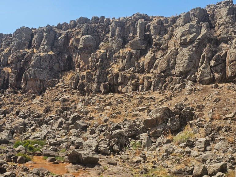 Mardinde 12 yaşındaki Zeynep Sutun şüpheli ölümü Kayalıklardan düşerek öldüğü iddiası araştırılıyor