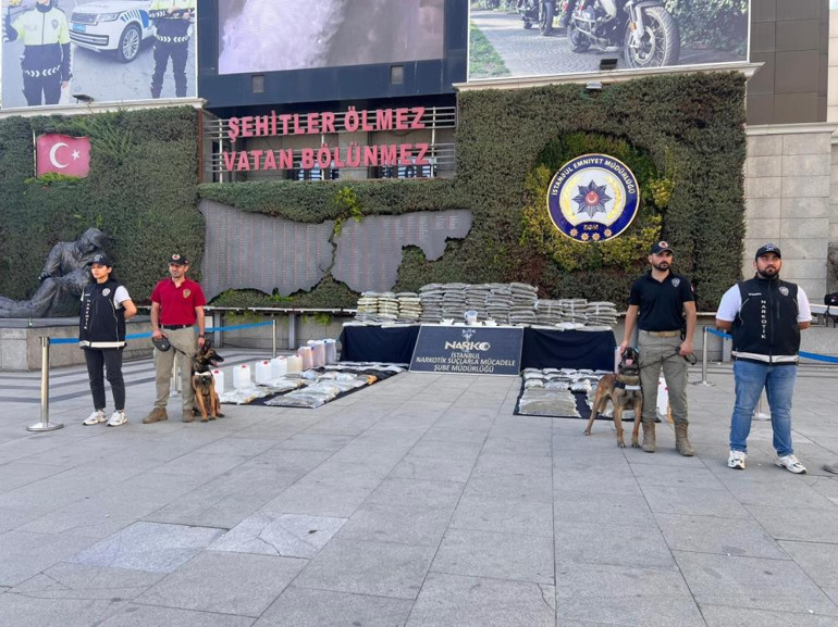 Uyuşturucu tacirlerine darbe Yüzlerce kilo uyuşturucu ele geçirildi