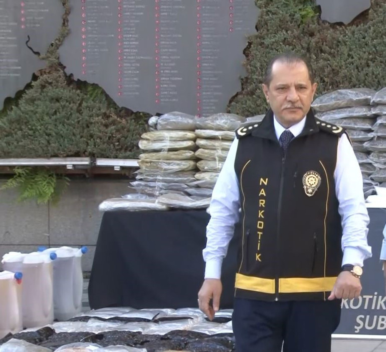 Uyuşturucu tacirlerine darbe Yüzlerce kilo uyuşturucu ele geçirildi