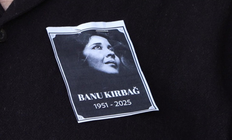 Türk halk müziği sanatçısı Banu Kırbağ son yolculuğuna uğurlandı