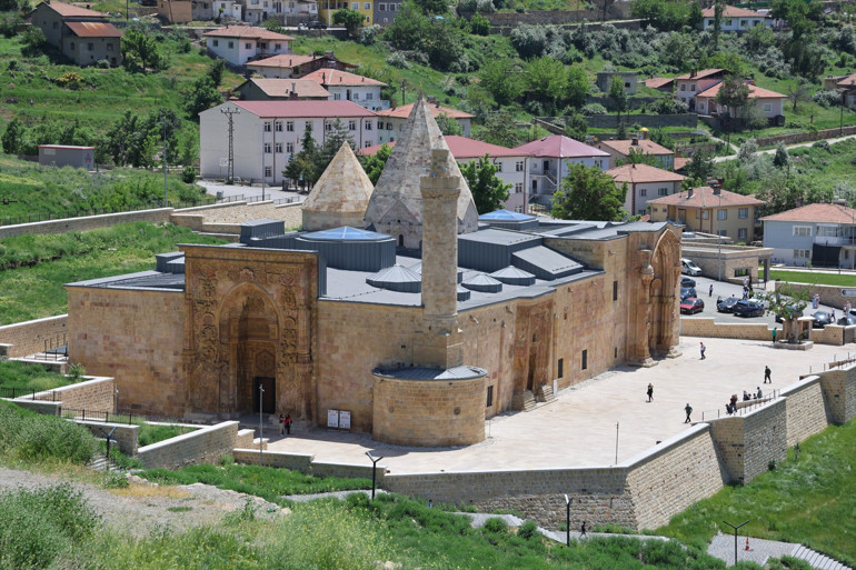 Sivas Divriğide 8 asır önce inşa edildi Akıl ve ruh hastaları sesle tedavi ediliyordu