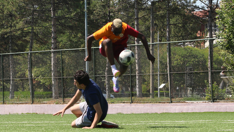 Eskişehirli Osimhenden 1. Lig ve Süper Lig takımlarına çağrı: Amatöre fazlayım, görün beni