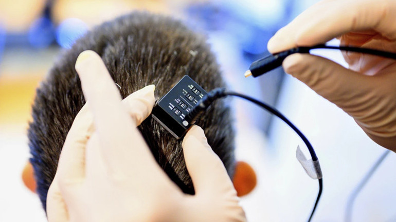 İnsanların yalnızca düşünerek iletişim kurması artık mümkün: Yeni beyin bilgisayar arayüzü eşsiz başarı oranına ulaştı