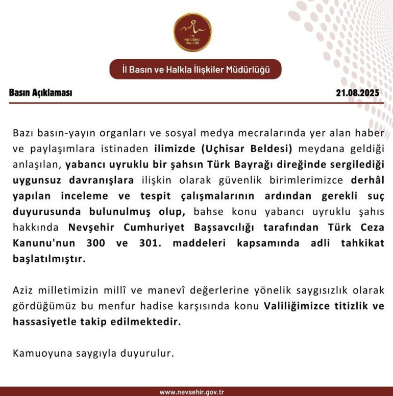 Bayrak direğine yapılan hareket tepkilere neden oldu | Görüntüler sonrası savcılık harekete geçti