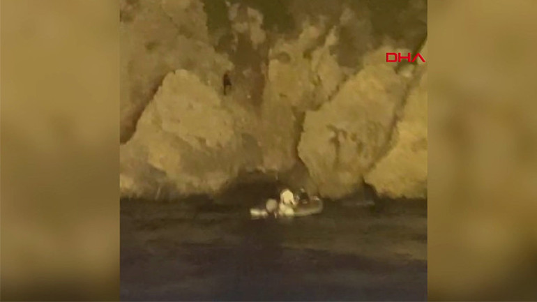 Mucize gibi kurtuluş... İHA ile yerleri tespit edildi: Muğlada batan tekneden kaybolan 2 çocuk bulundu