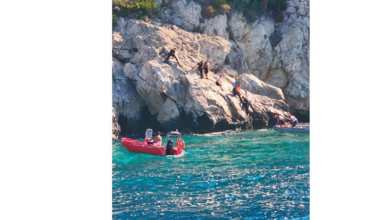 Mucize gibi kurtuluş... İHA ile yerleri tespit edildi: Muğlada batan tekneden kaybolan 2 çocuk bulundu