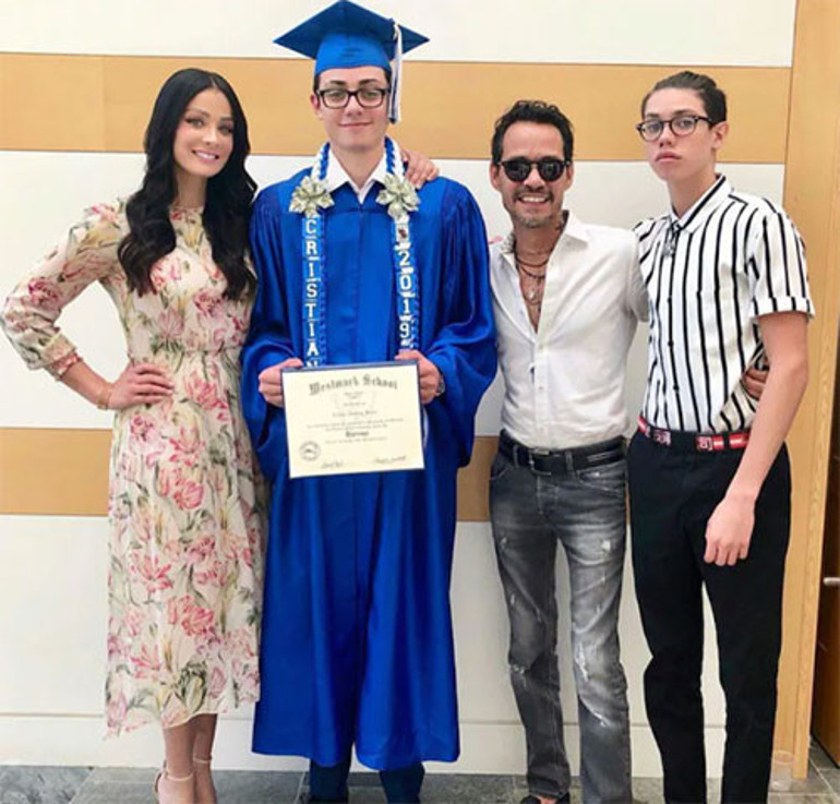 Ünlü şarkıcının yedi çocuğundan biri yeni yaşına girdi... Taçlı güzel annesi mutluluktan uçtu: Artık sadece oğlum değil arkadaşımsın