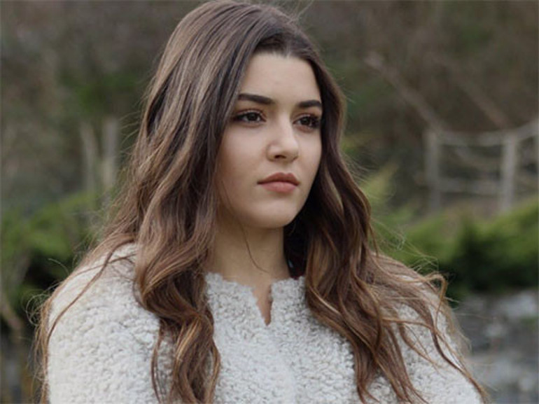 Her şey bir güzellik yarışmasında başlamıştı... Orada dereceye giremedi ama ekranın bir numarası oldu.. Handenin önlenemeyen yükselişi