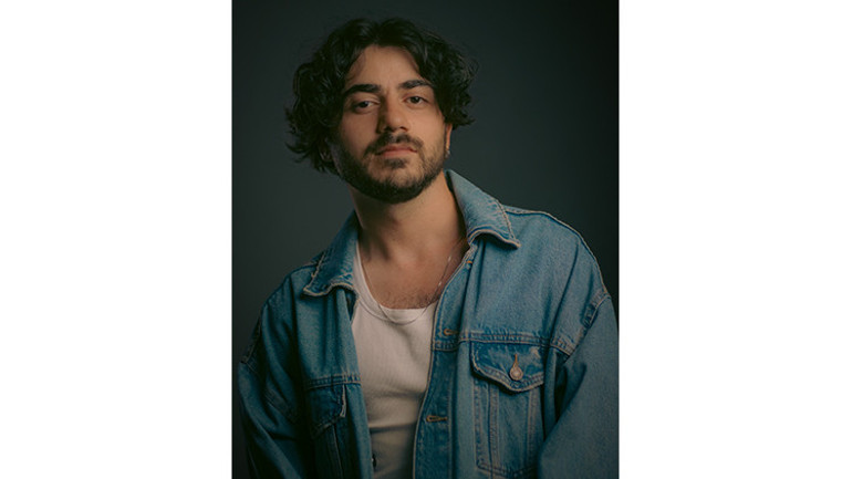 Vugar 'Özlüyor mu' ile geri döndü: Artık bir şarkı çıkarıp kaybolmak yok