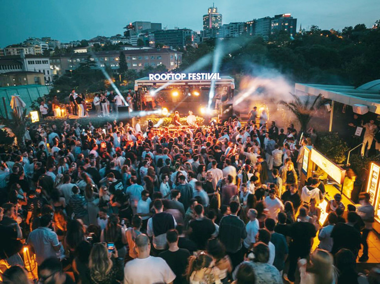 Şehre festival tadında dönüş