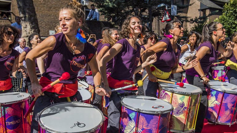 Londra’da Notting Hill Karnavalı başladı: Festival öncesinde 100 kişi gözaltına alındı